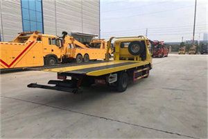 新乐非事故拖车